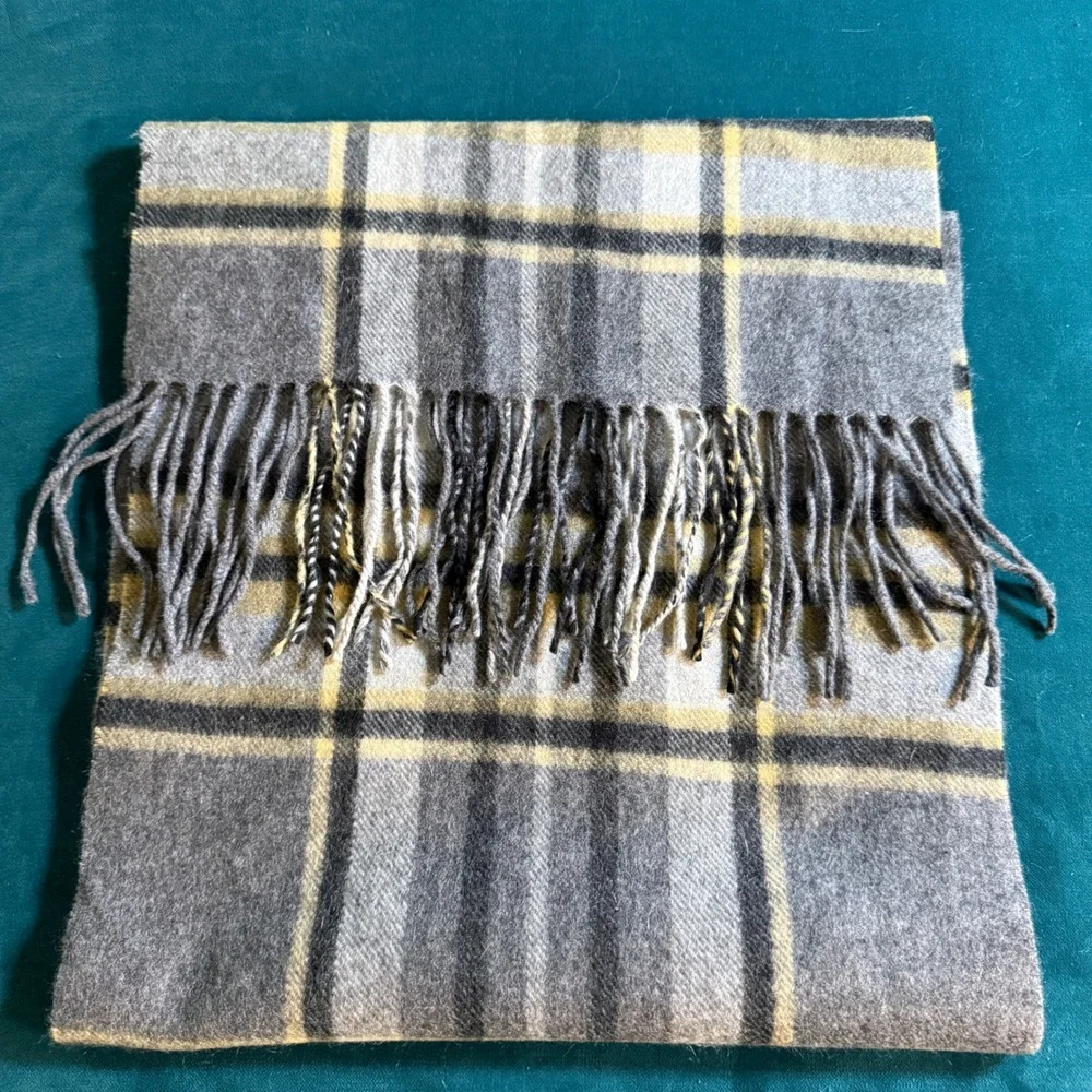 Club‎ Room 100% Cashmere Plaid Scarf Gray Tan Fringe Warm Winter Accessory